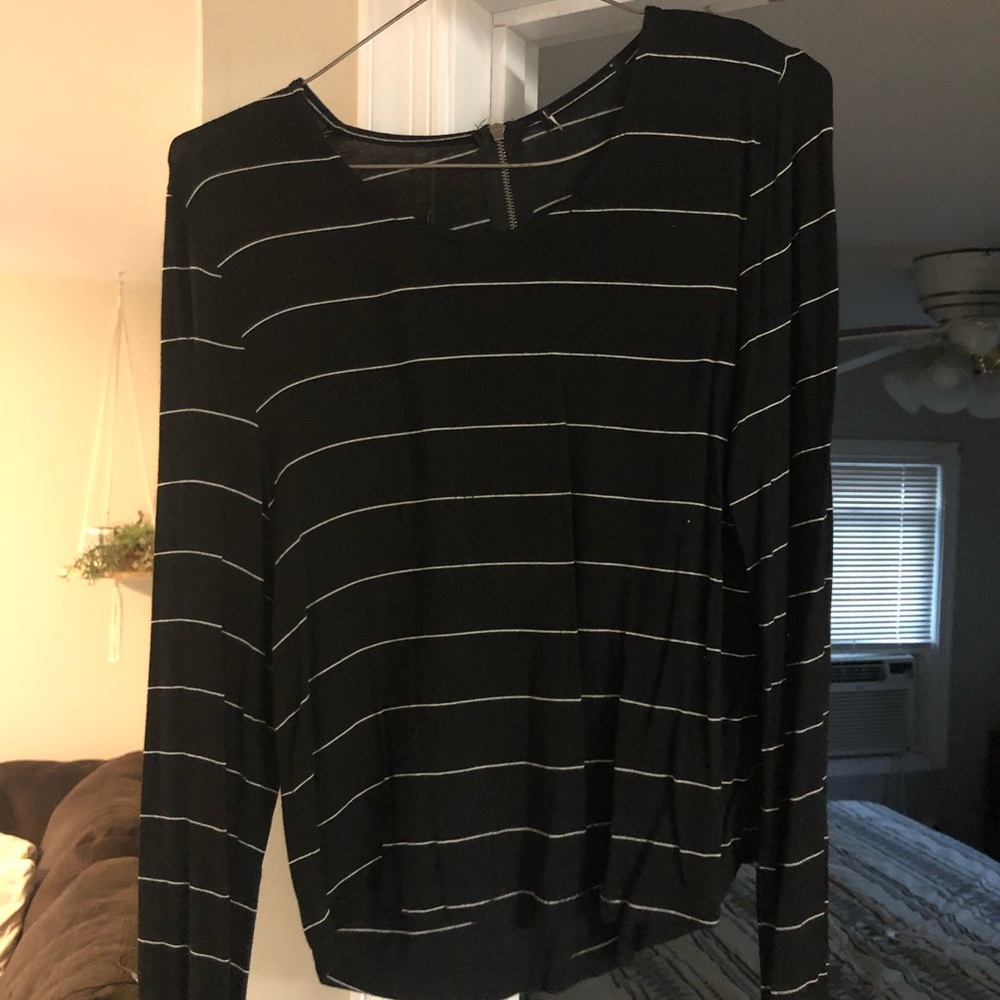 Slightly cropped stripped shirt